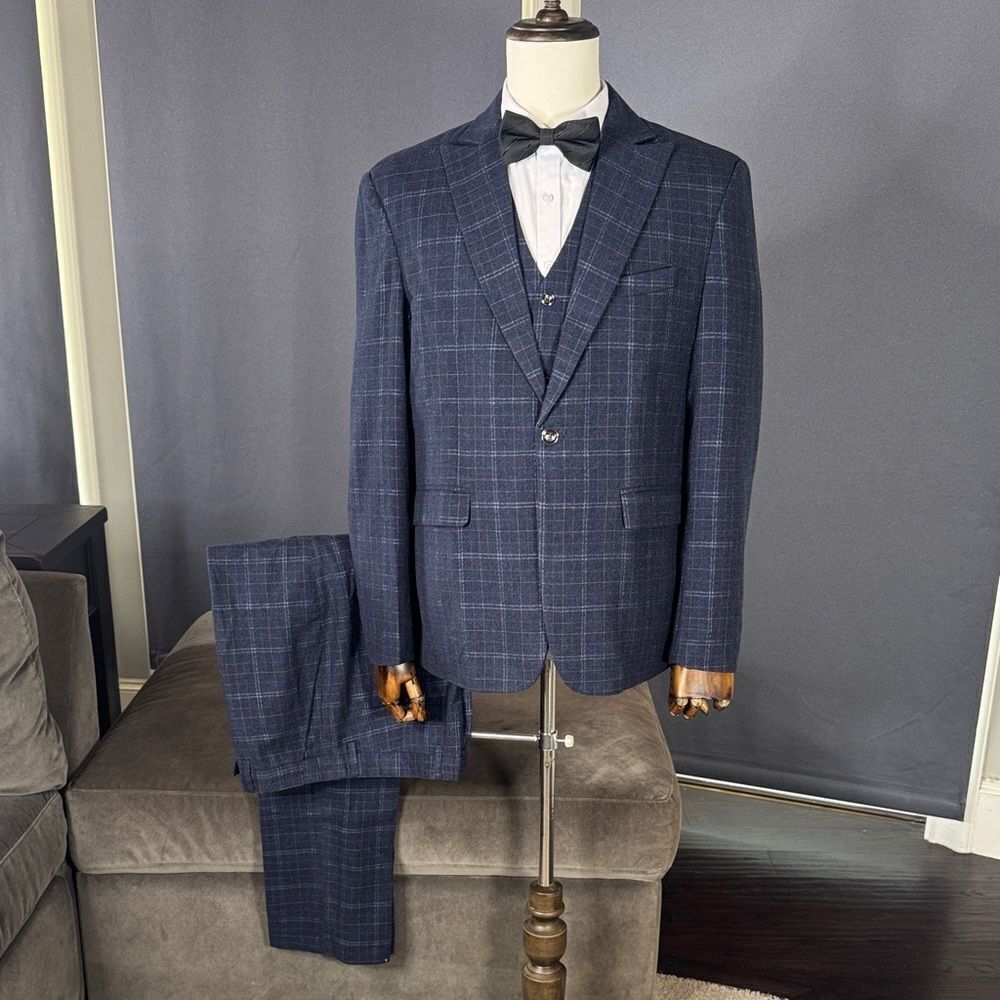 Mage Male 3 Piece Slim Fit Blue Plaid Suit One Button Peak Lapel Size L NEW